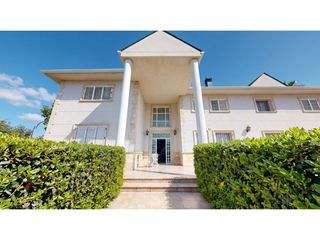 Chalet à El Carme-Sant Agustí-Bonavista. Villa de lujo en urbanización las tablas de leliana