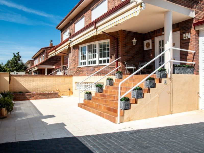 Foto 078546a4-b087-4b24-b4a2-3a1a42ee509d. Casa adossada amb aparcament piscina a Cuarte de Huerva