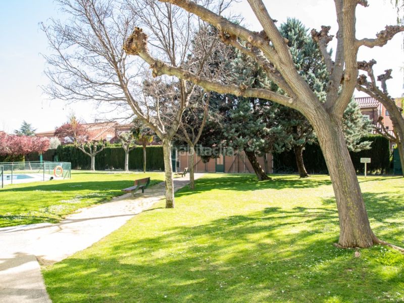 Foto 0cc10b9e-ac6b-4500-ab82-d32eb6c256e2. Casa adossada amb aparcament piscina a Cuarte de Huerva