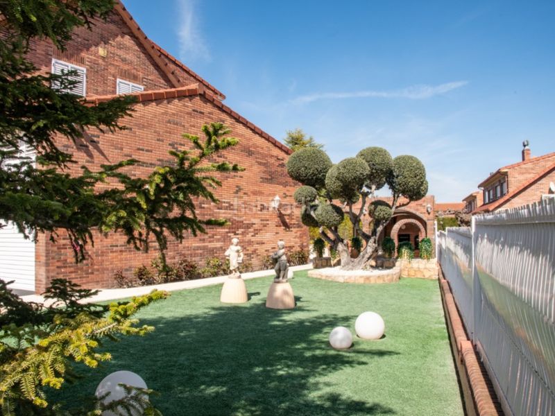 Foto 557af9d3-a029-46b7-89ea-fc8d50b48cd1. Casa adossada amb aparcament piscina a Cuarte de Huerva