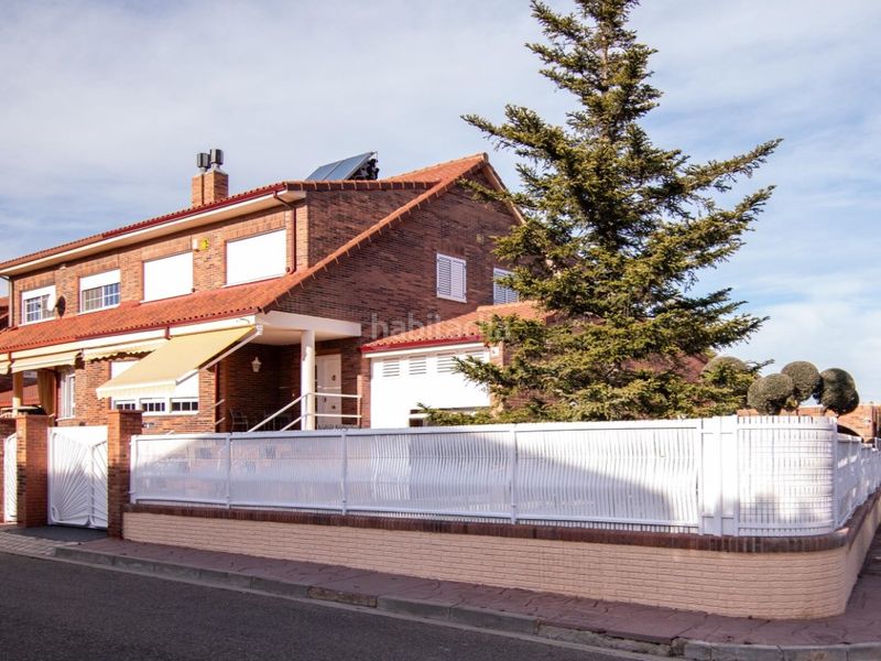 Foto ebb15ae2-2d7a-42af-a946-b1fbe3b3e6e1. Casa adossada amb aparcament piscina a Cuarte de Huerva