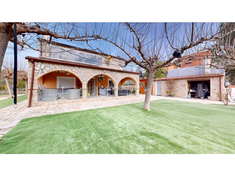 Foto 4b93c7c1-ddf0-42c4-b1c2-1eaf12ce4056. Xalet amb aparcament a Vilafamés