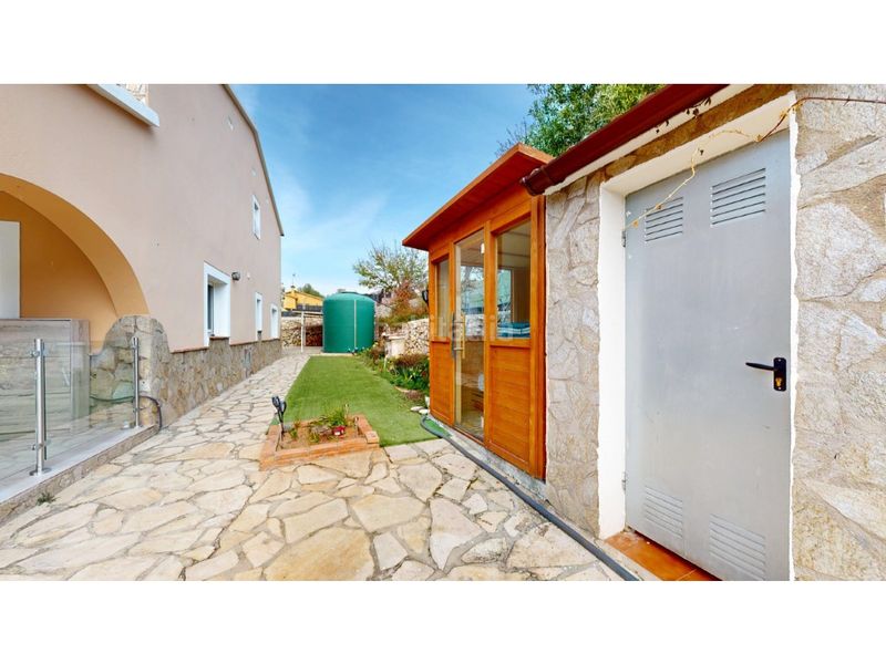 Foto b0acabef-f501-4e56-ad63-530b1086f4ae. Xalet amb aparcament a Vilafamés