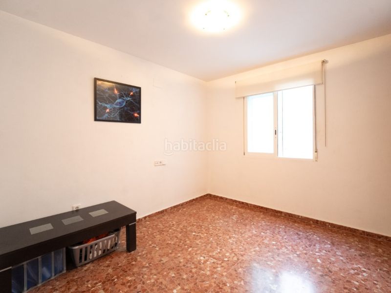 Foto 1872d939-de2e-4000-a740-017bb44a65c4. Pis amb aparcament a Centro Chiva