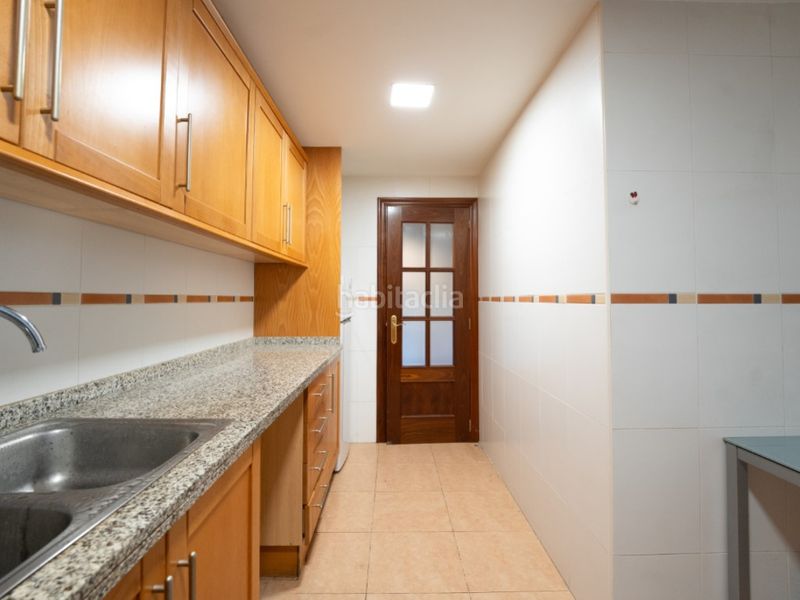 Foto b36259ee-db05-4abc-8fea-8ac84640da2a. Pis amb aparcament a Centro Chiva