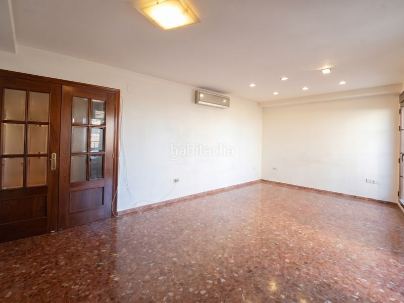 Foto ba5e5042-253a-4926-a86a-0d4394a54f37. Pis amb aparcament a Centro Chiva