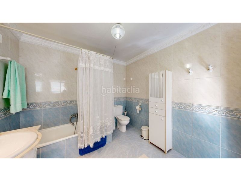 Foto bbbc7f7d-d43e-48b3-ab5e-37d3f76e41f9. Casa amb aparcament a Carcaixent