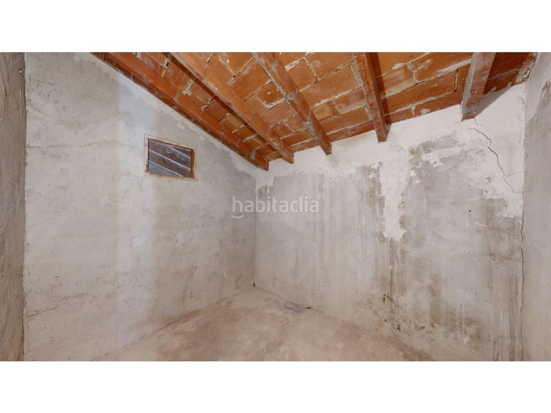 Foto 0565387b-7ac1-4cc0-92da-19942c2fc661. Casa amb aparcament a Benimantell