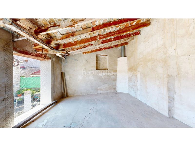 Foto 7fc983d8-eebb-4abd-b892-9479fd2bcf9c. Casa amb aparcament a Benimantell