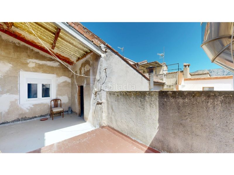 Foto 841605af-9161-413b-ade6-65c958fa17e2. Casa amb aparcament a Benimantell