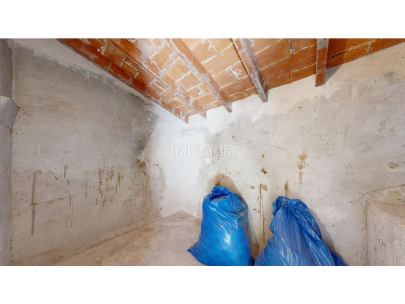 Foto a10af974-9fa3-43bb-bb3a-f8e800079ddd. Casa amb aparcament a Benimantell