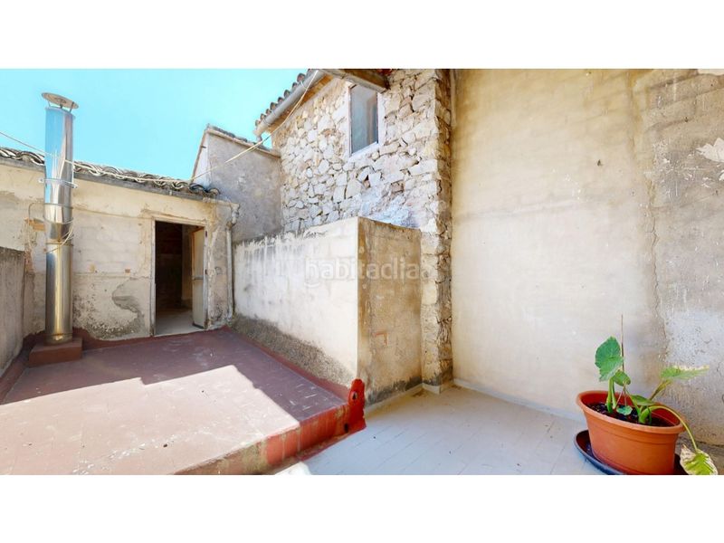 Foto b5933838-5b70-42e8-9d9a-be977272f49d. Casa amb aparcament a Benimantell