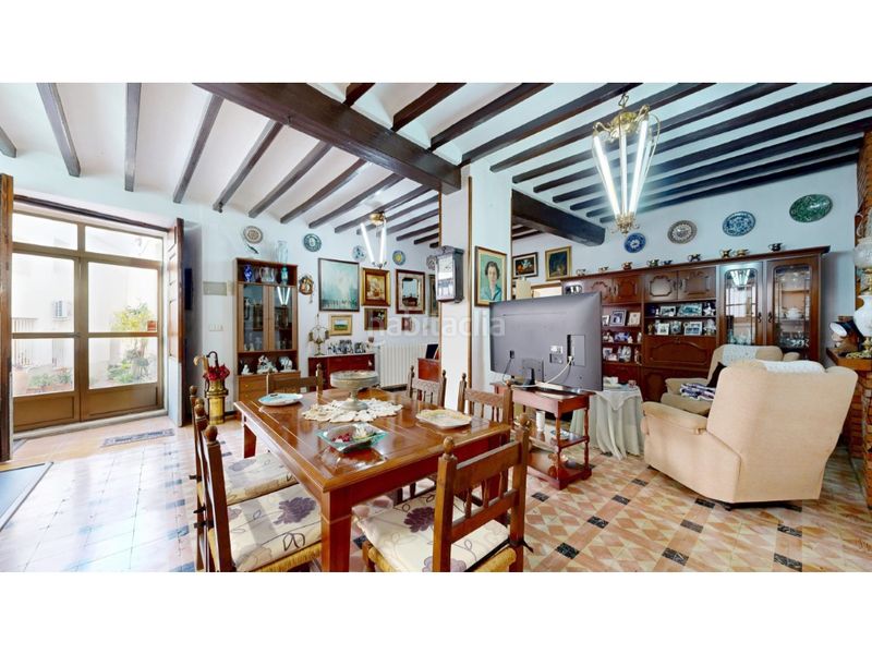 Foto c7f4b931-bbcb-45cd-9c3c-c14edfd95076. Casa amb aparcament a Benimantell