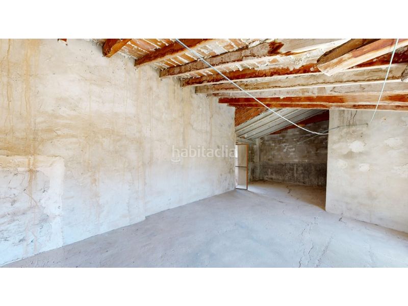 Foto d4859af3-e618-41ef-8954-3288e01f7bc6. Casa amb aparcament a Benimantell