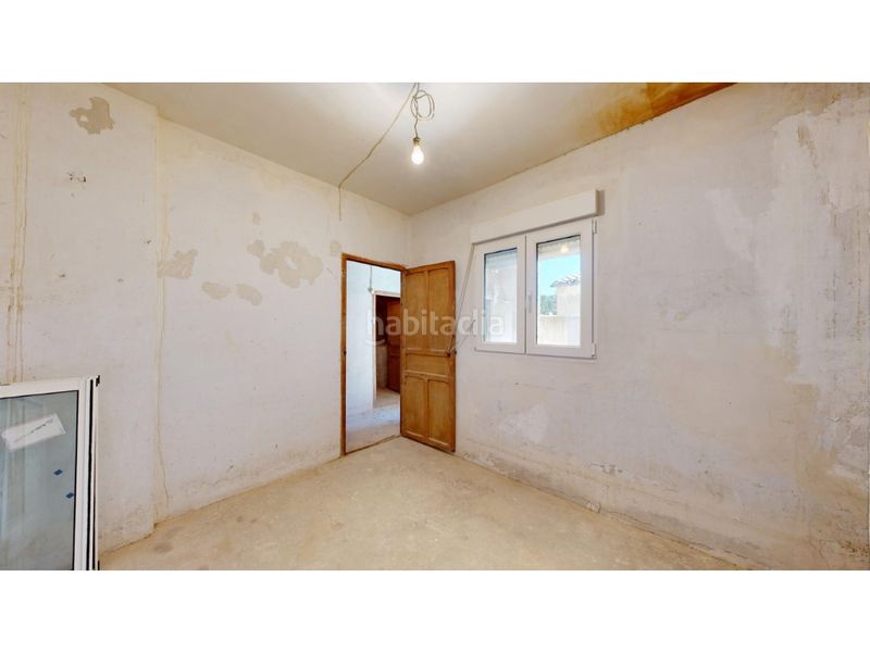 Foto db60d888-c2fe-45e9-92dd-4dbec0c84b64. Casa amb aparcament a Benimantell