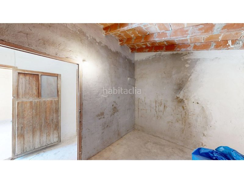Foto f0fdcbb1-0e5b-4028-ad8a-4e8c959e766e. Casa amb aparcament a Benimantell