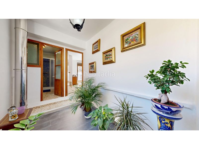 Foto f4d463ab-b8f2-49fc-bc38-b5961c1e722a. Casa amb aparcament a Benimantell