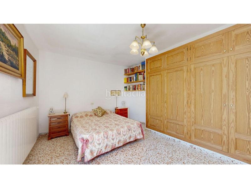 Foto f87a3536-ef66-41b0-9376-120b28226dc2. Casa amb aparcament a Benimantell