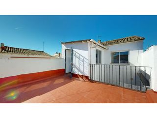 Semi detached house in Casinos. Encantadora casa de pueblo con patio y terraza con mucho potenci