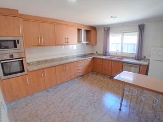 Casa a Pobla del Duc (la). Casa de pueblo con gran potencial y múltiples posibilidades en l