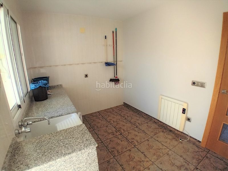 Foto 9b67156f-7d1f-447c-a913-f26aa94ec049. Casa amb aparcament a Pobla del Duc (la)