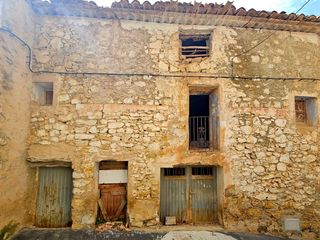 Casa in Teresa. Casa de pueblo para reconstruir en teresa