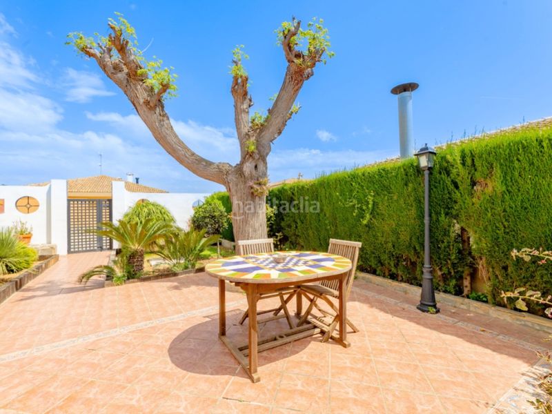 Foto 4480cd4f-56b6-41cb-bffe-3d6c16782076. Xalet amb aparcament a Benifaió