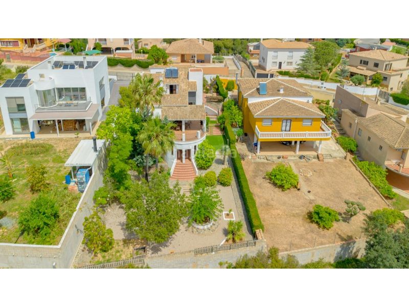 Foto 4a27e860-e2c0-4ecb-8c2f-679f6a7fed46. Xalet amb aparcament a Benifaió