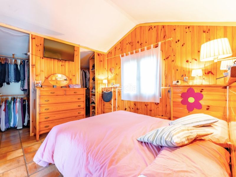 Foto 5e56cc6f-f38f-4a80-b453-237376e79d2c. Xalet amb aparcament a Benifaió