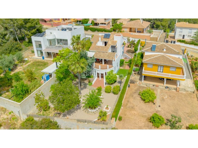 Foto a6dc2bbd-47c7-4973-9882-4fce5d4e3499. Xalet amb aparcament a Benifaió