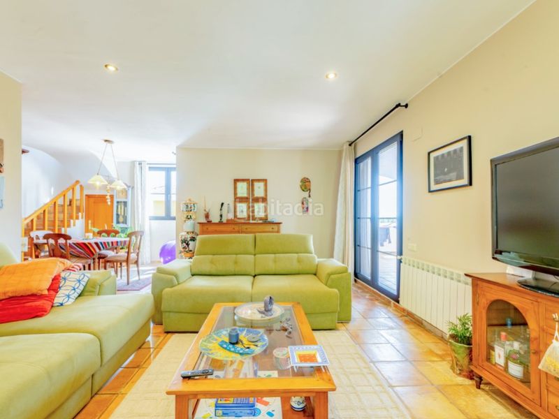 Foto bc7d1424-5a1b-4f31-85a2-f6fb935909df. Xalet amb aparcament a Benifaió