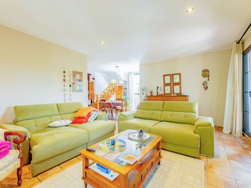 Foto e5b8a2a7-d123-4363-a28f-72ee223210b5. Xalet amb aparcament a Benifaió