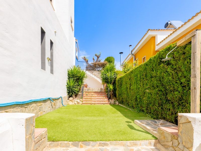 Foto f0627268-91a8-42f4-8e50-c63ebc418c6f. Xalet amb aparcament a Benifaió