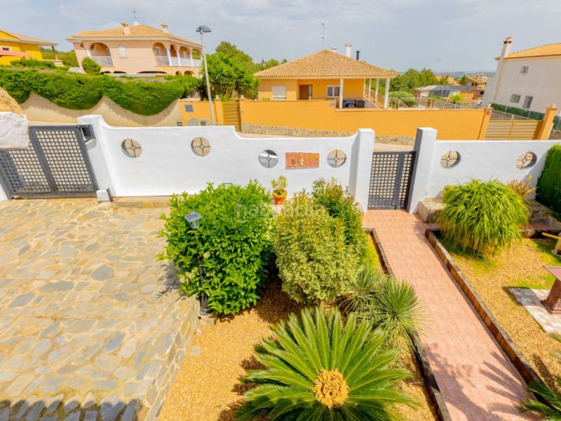 Foto f5cf1477-01b7-48f7-9e60-4b4e99cad535. Xalet amb aparcament a Benifaió