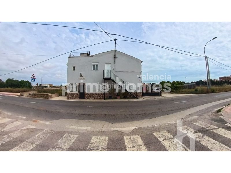 Foto 41e90549-e077-49e0-a5cd-36482a220486. Casa a El Castellar i l'Oliverar Valencia