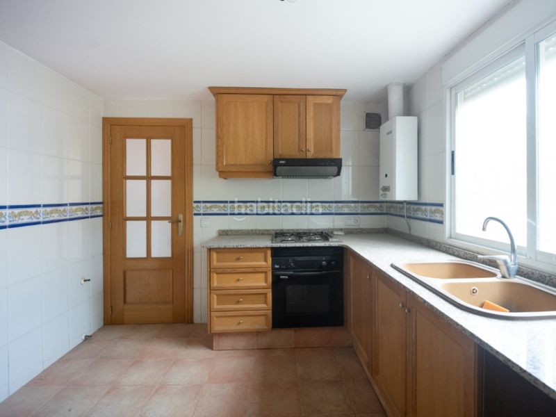 Foto 61acb115-6308-4e52-bd47-636cb4cf3c78. Casa adossada amb aparcament a Macastre