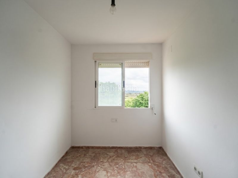 Foto be02a8e7-8eac-4682-b33c-d0fe9016c3f5. Casa adossada amb aparcament a Macastre