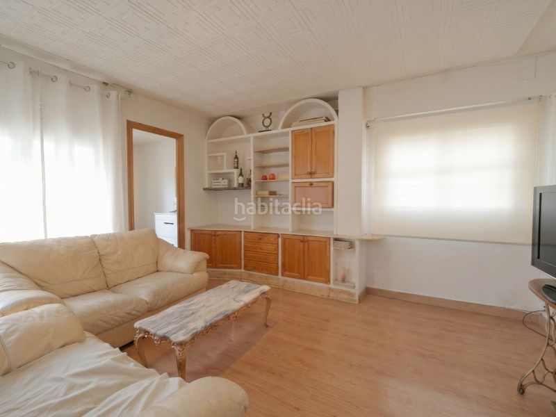 Foto afd250a8-73ae-4143-a1b3-fbb0e312dd0a. Casa amb aparcament a El Alborgí Paterna