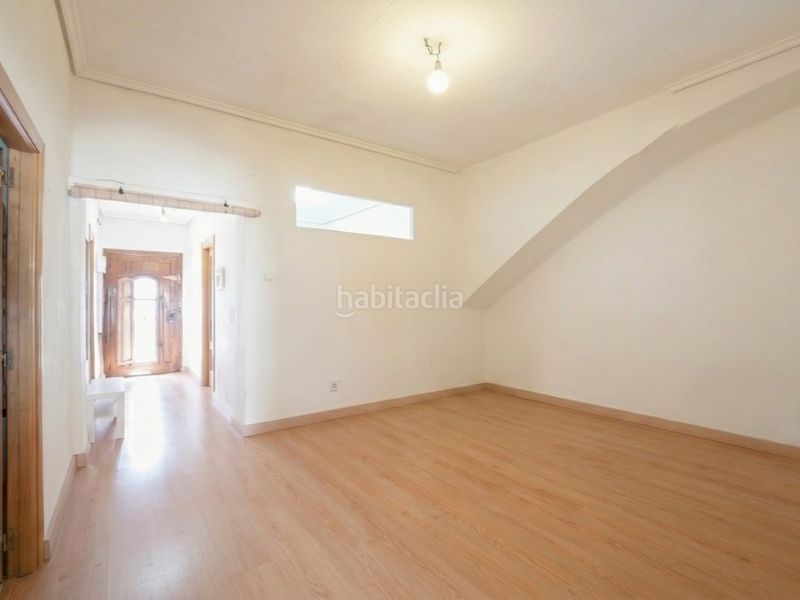 Foto d067eb28-ceb6-46b4-a05e-f926ef83d15d. Casa amb aparcament a El Alborgí Paterna