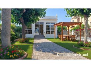 Casa a Playa. Villa a reformar en primera linea de playa del arenal de burrian