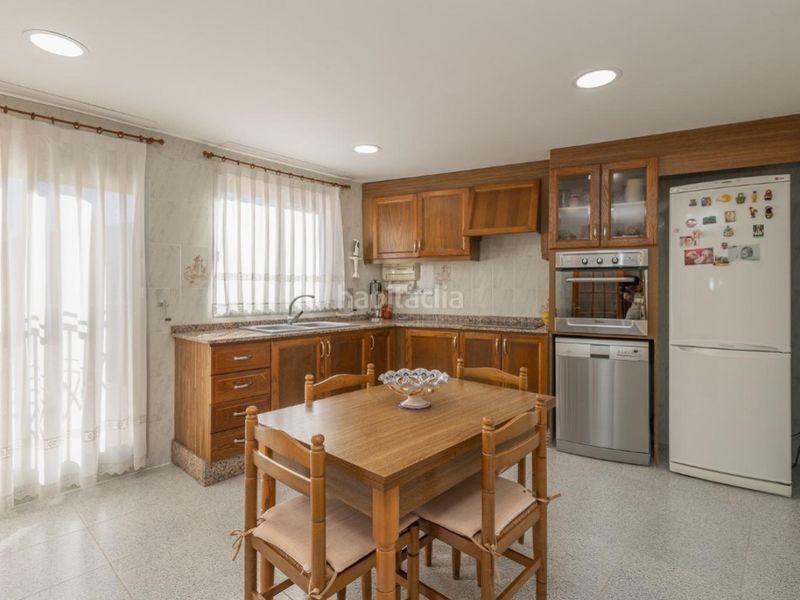Foto f77189d9-1245-4484-985d-ecd36b5c3aa7. Casa adossada amb aparcament a Macastre