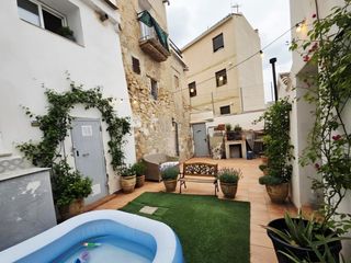 Casa in Casco Antiguo. Casa de pueblo reformada en el casco antiguo de liria