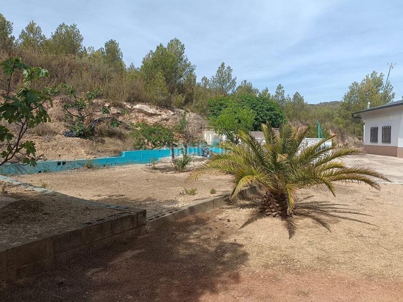 Foto ec7f5e60-1415-458c-9eda-e76ef3c7c8e3. Xalet amb calefacció aparcament piscina a Las Pedrizas Chiva
