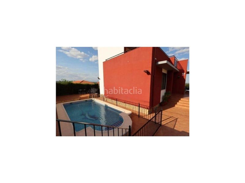 Foto df5783aa-c2a6-4cf8-8f5b-c95b7904c632. Xalet amb aparcament piscina a Centro Chiva