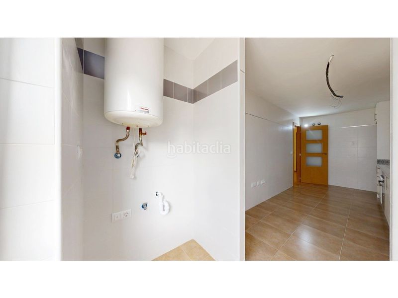 Foto f874aa3f-e385-4169-9341-39d39b56b087. Pis amb aparcament a Enguera