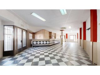 Local Comercial  Calle vilanova. Planta baja de 184 m con gran potencial