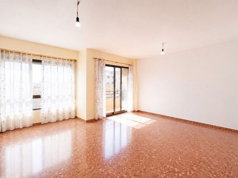 Foto cae9b8a9-0a4f-4616-a2e0-50398e80afd5. Pis amb aparcament a Benifaió