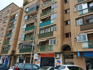 Local Comercial en Calle Periodista Gil Sumbiela