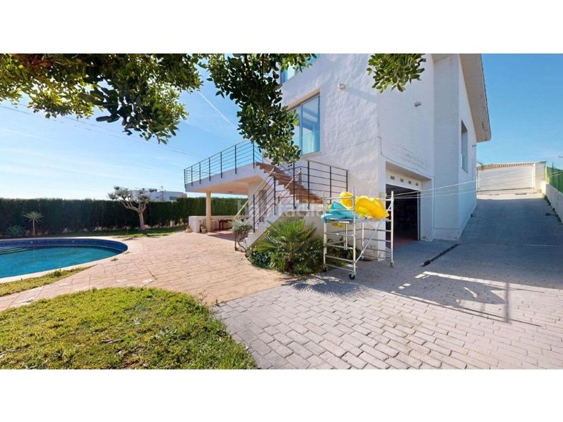 Foto c8d85c2b-f237-46bd-8841-1136db717c5e. Xalet amb aparcament piscina a Rocafort