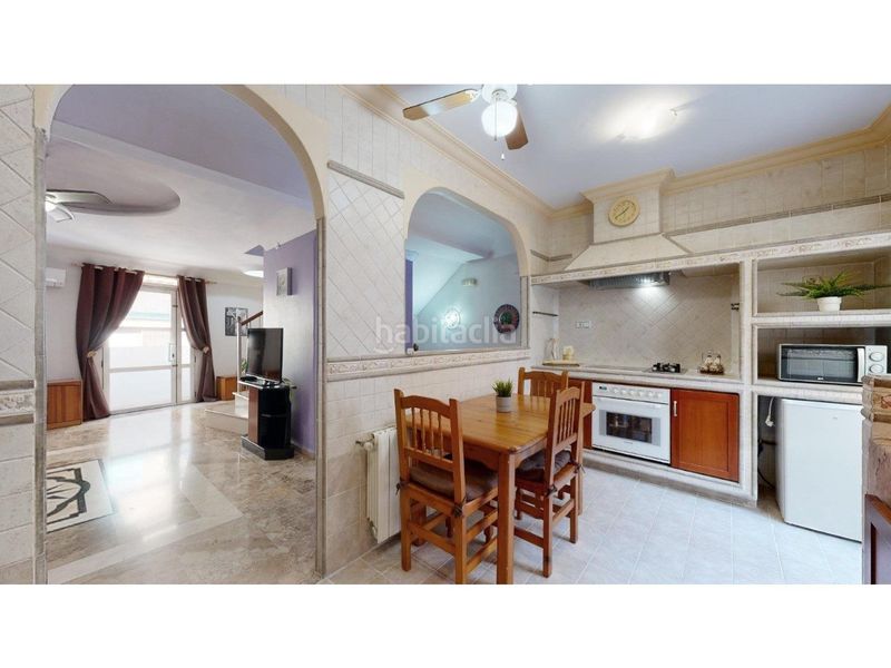 Foto 69006c81-d740-4bf8-9a41-eab024078179. Casa amb calefacció aparcament a Natzaret Valencia
